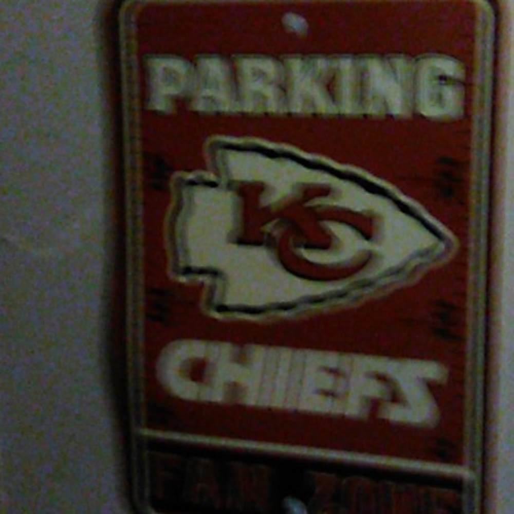 Chiefs Sign